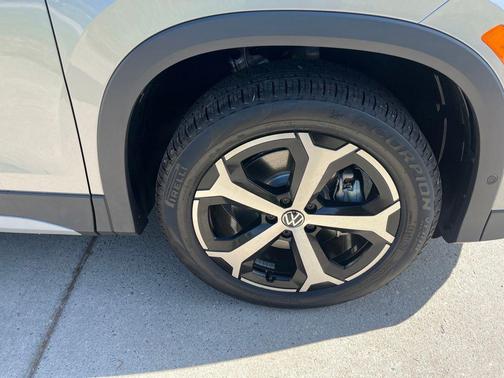 2025 Volkswagen Tiguan 2.0T SE 4MOTION