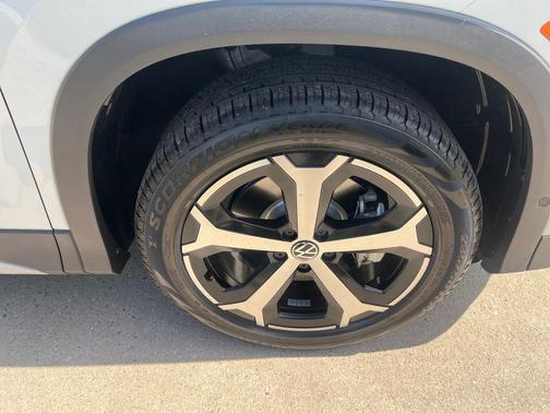 2025 Volkswagen Tiguan 2.0T SE 4MOTION