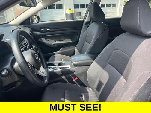 Super Black 2025 Nissan Altima 2.5 SV