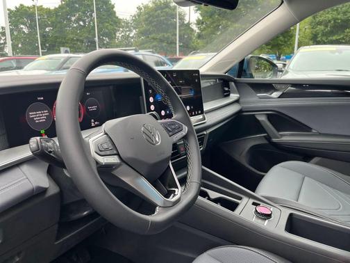 2025 Volkswagen Tiguan 2.0T SE