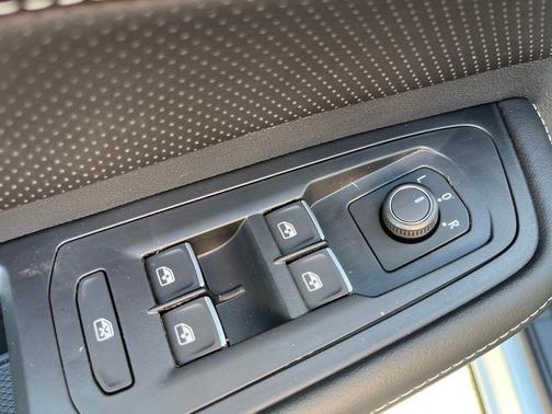 2026 Volkswagen Atlas Cross Sport 2.0T SE w/Technology 4MOTION