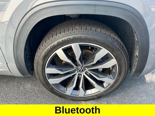 Pure Gray 2023 Volkswagen Atlas Cross Sport 3.6L V6 SEL Premium R-Line