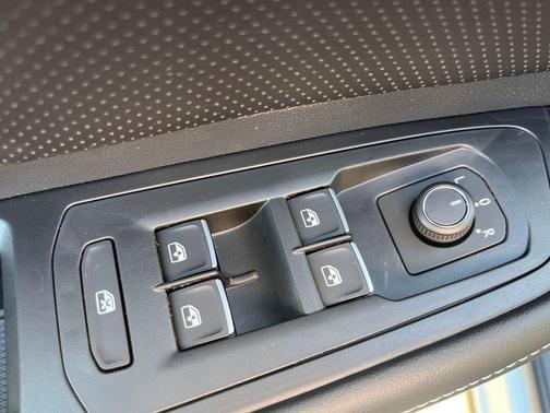 2026 Volkswagen Atlas Cross Sport 2.0T SEL