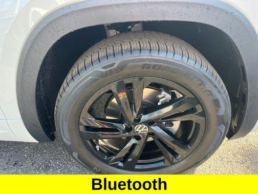 White Pearl 2026 Volkswagen Atlas Cross Sport 2.0T SEL