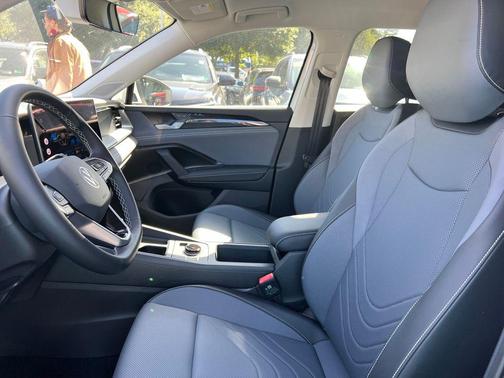 2025 Volkswagen Tiguan 2.0T SE 4MOTION