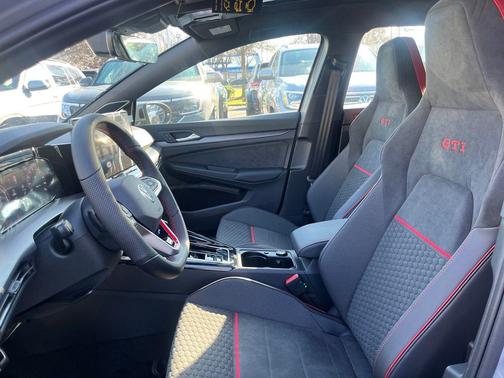 2026 Volkswagen Golf GTI 2.0T SE DSG