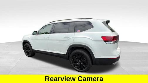 White Pearl 2026 Volkswagen Atlas 2.0T SE w/Technology 4MOTION