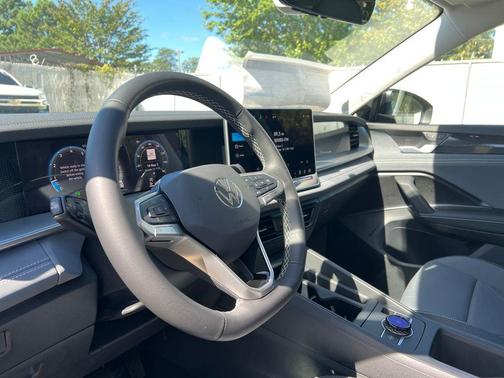2025 Volkswagen Tiguan 2.0T SE