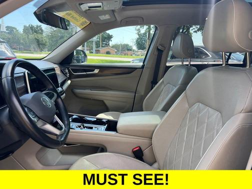 Silver Mist Metallic 2024 Volkswagen Atlas 2.0T SEL Premium R-Line 4MOTION
