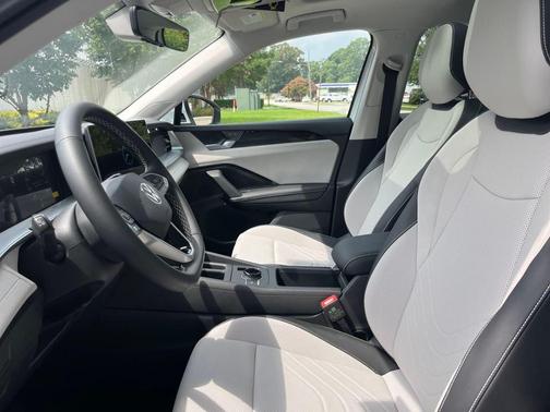 2025 Volkswagen Tiguan 2.0T SE 4MOTION