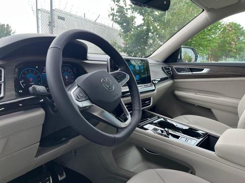 2025 Volkswagen Atlas 2.0T SEL Premium R-Line 4MOTION