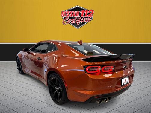 Vivid Orange Metallic 2022 Chevrolet Camaro RWD Coupe LT1