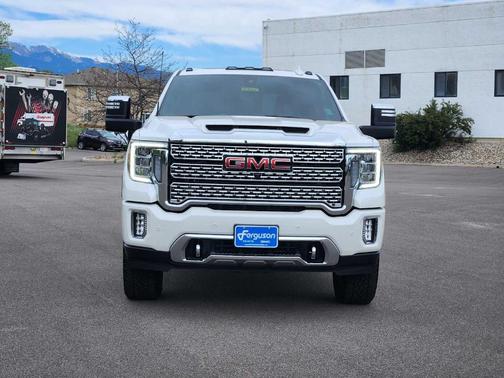 White Frost Tri-Coat 2022 GMC Sierra 2500 Denali