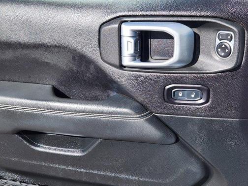 Bright White Clearcoat 2020 Jeep Gladiator Overland