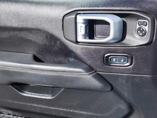 Bright White Clearcoat 2020 Jeep Gladiator Overland