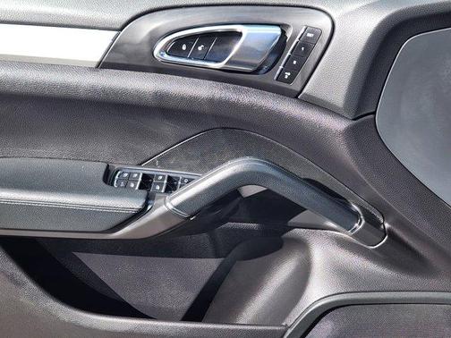 2013 Porsche Cayenne GTS