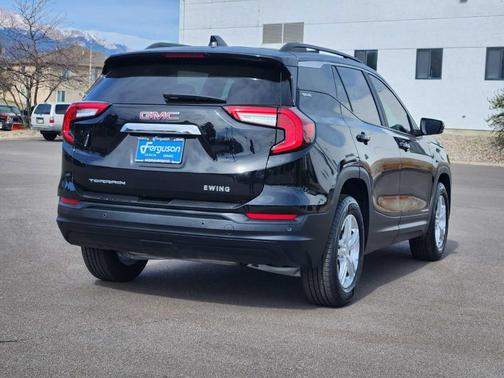 Ebony Twilight Metallic 2024 GMC Terrain SLE