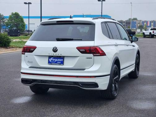 Opal White Pearl Effect 2024 Volkswagen Tiguan 2.0T SE R-Line Black