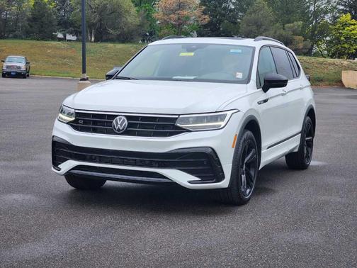 Opal White Pearl Effect 2024 Volkswagen Tiguan 2.0T SE R-Line Black
