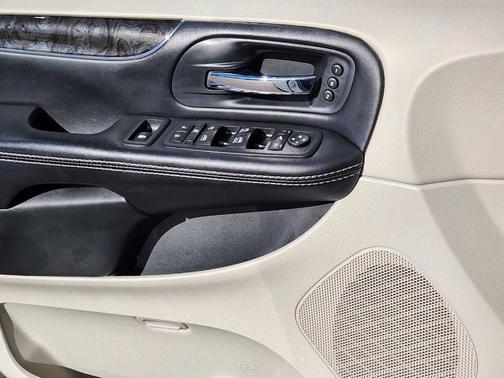 2015 Chrysler Town & Country Limited Platinum