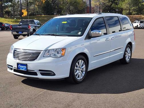 2015 Chrysler Town & Country Limited Platinum