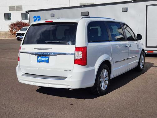 2015 Chrysler Town & Country Limited Platinum