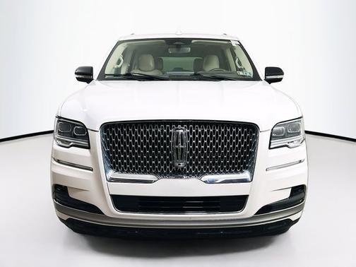 PRISTINE WHITE METALLIC 3C 2023 Lincoln Navigator L RESERVE