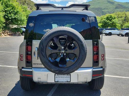 2024 Land Rover Defender 110 P400 S