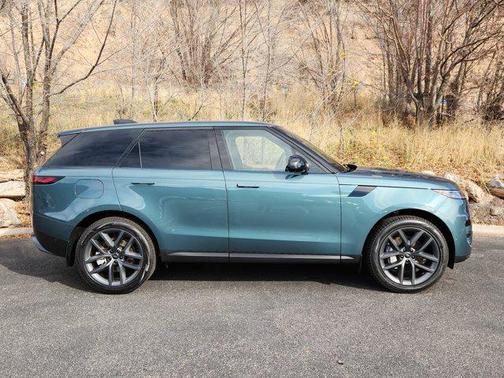 2025 Land Rover Range Rover Sport SE