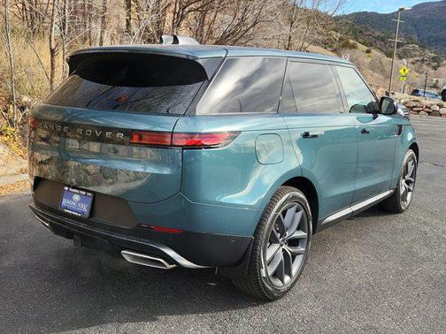 2025 Land Rover Range Rover Sport SE