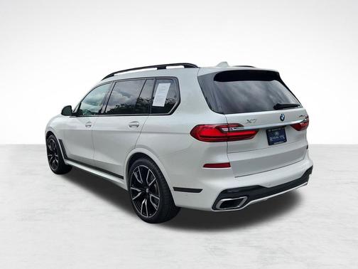 Mineral White Metallic 2021 BMW X7 xDrive40i