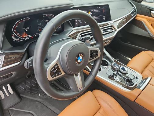 Mineral White Metallic 2021 BMW X7 xDrive40i