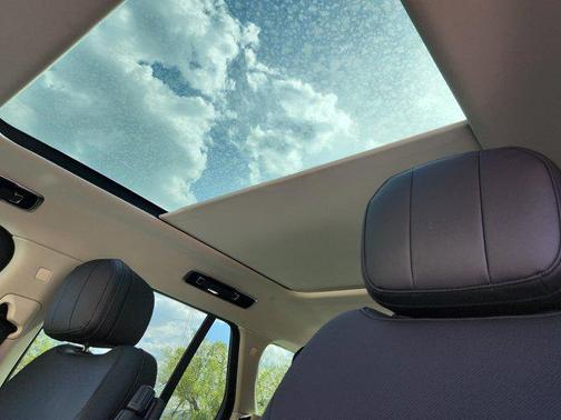 Santorini Black Metallic 2024 Land Rover Range Rover P400 SE