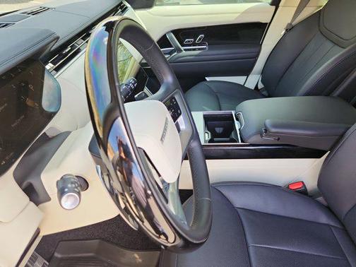 Santorini Black Metallic 2024 Land Rover Range Rover P400 SE