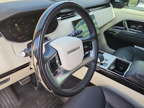 Santorini Black Metallic 2024 Land Rover Range Rover P400 SE