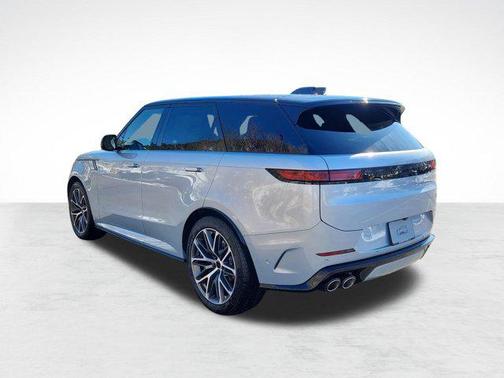 2026 Land Rover Range Rover Sport P635 SV