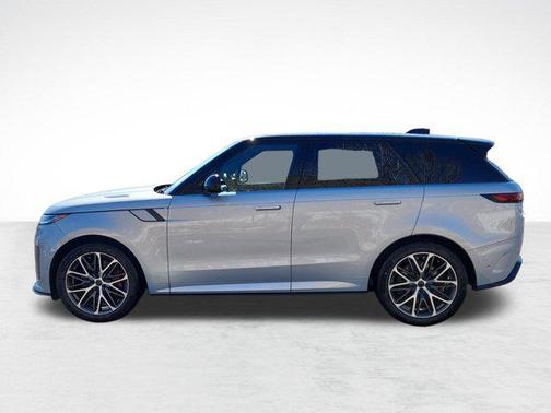 2026 Land Rover Range Rover Sport P635 SV