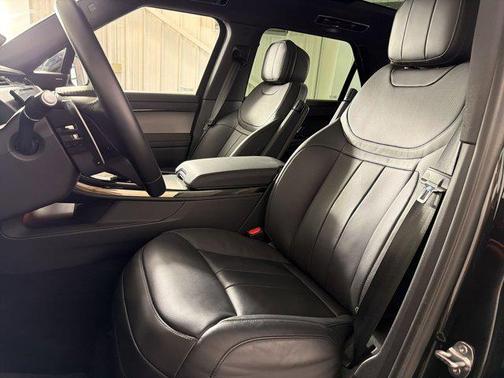 Santorini Black Metallic 2025 Land Rover Range Rover Sport SE