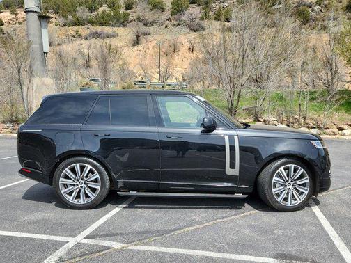 2023 Land Rover Range Rover P530 SE
