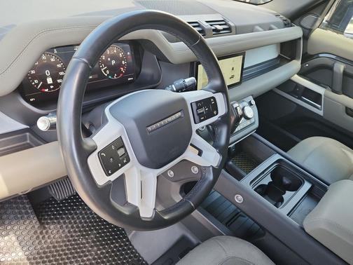 Santorini Black Metallic 2020 Land Rover Defender 110 S