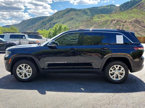 Diamond Black Crystal Pearlcoat 2023 Jeep Grand Cherokee Limited