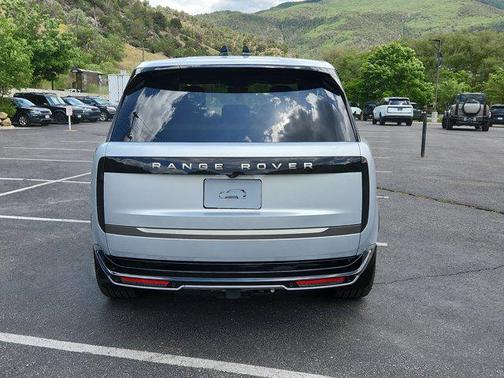 2025 Land Rover Range Rover P400 SE