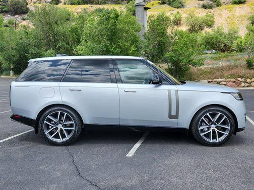 2025 Land Rover Range Rover P400 SE