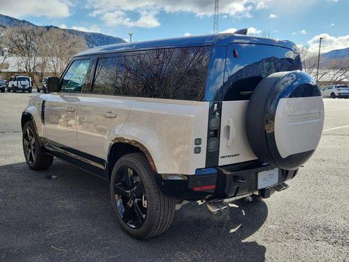 2026 Land Rover Defender P500 X-Dynamic SE