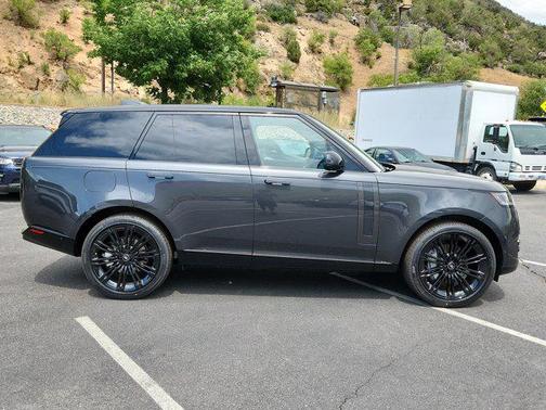 2025 Land Rover Range Rover P400 SE