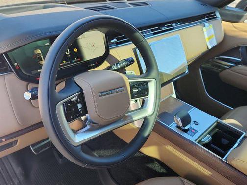 2026 Land Rover Range Rover P400 SE 7 Seat