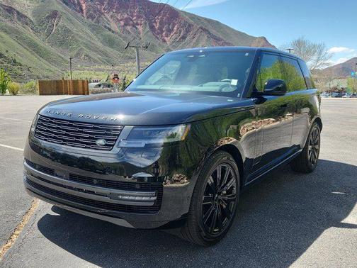 Santorini Black 2026 Land Rover Range Rover P550e SE