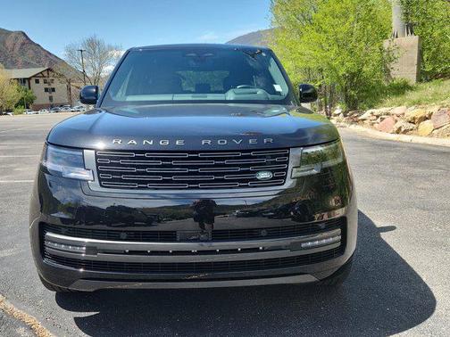 Santorini Black 2026 Land Rover Range Rover P550e SE