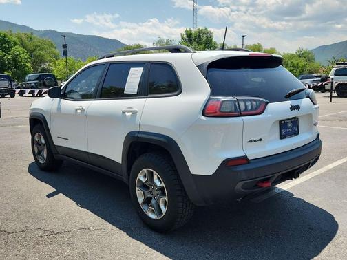 Bright White Clearcoat 2019 Jeep Cherokee Trailhawk