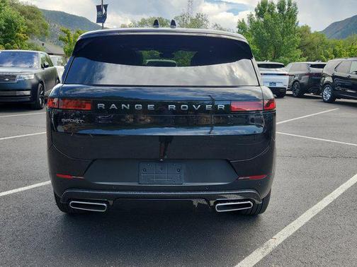 2025 Land Rover Range Rover Sport SE